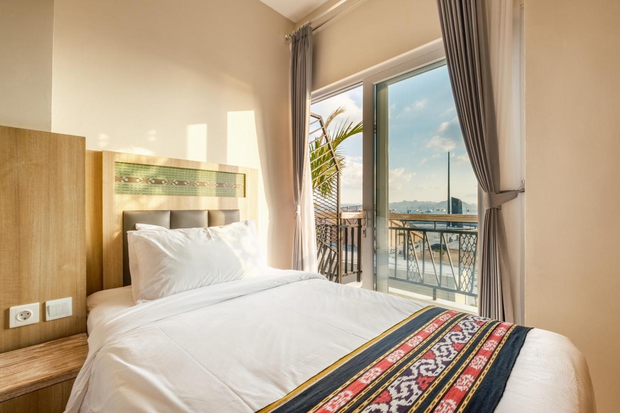 Dejavu 2.0 Hotel Bajo Komodo ラブハン・バジョ エクステリア 写真