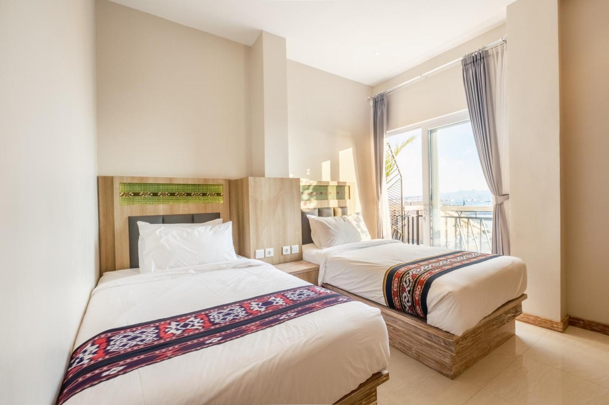 Dejavu 2.0 Hotel Bajo Komodo ラブハン・バジョ エクステリア 写真